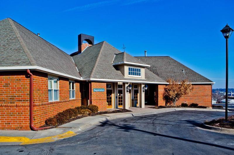 Mainstay Suites Omaha Old Mill Exterior photo